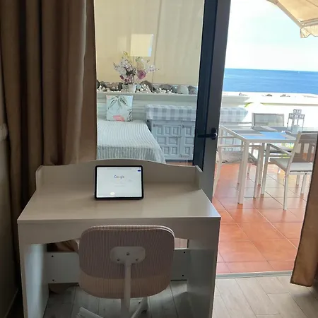 Ocean Front Playa Chica 公寓 *